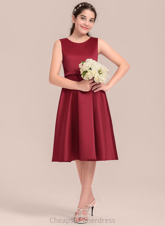 A-Line Satin Junior Bridesmaid Dresses Knee-Length With Scarlet Bow(s) Lace Scoop Neck