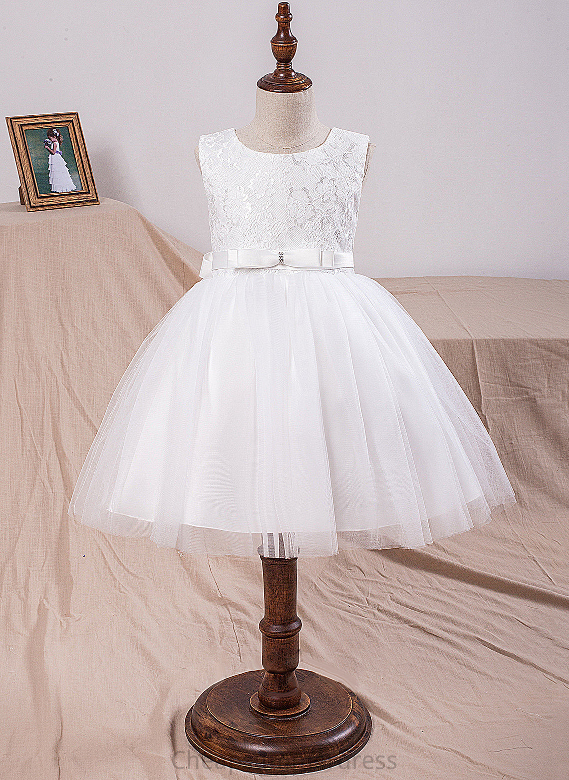 - Girl Scoop Flower Ball-Gown/Princess Flower Girl Dresses Dress Neck Carolyn Sleeveless Tulle/Lace With Bow(s) Knee-length