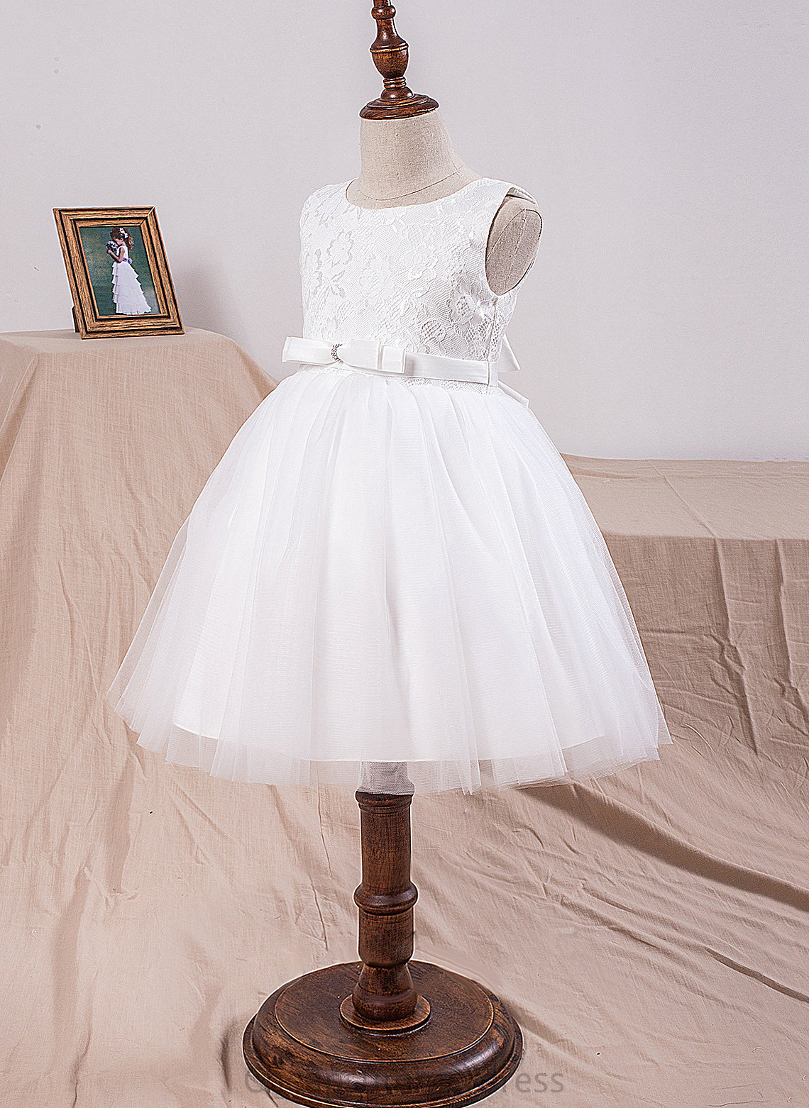 - Girl Scoop Flower Ball-Gown/Princess Flower Girl Dresses Dress Neck Carolyn Sleeveless Tulle/Lace With Bow(s) Knee-length